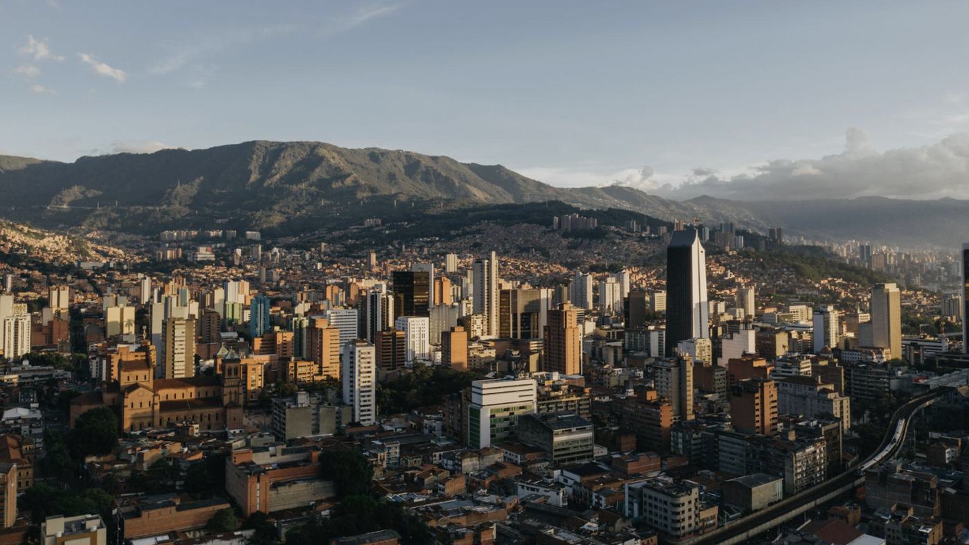 Medell&iacute;n — The basin at 1,495 metres, looking north.